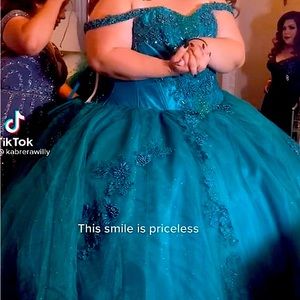 It’s a used emerald quinceañera dress for your quinceañera